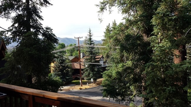 Building Photo - Moonridge View