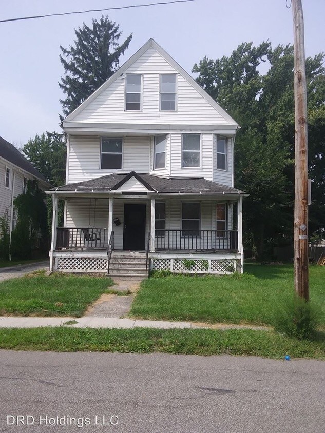 Building Photo - 4 br, 1 bath House - 1324 W93