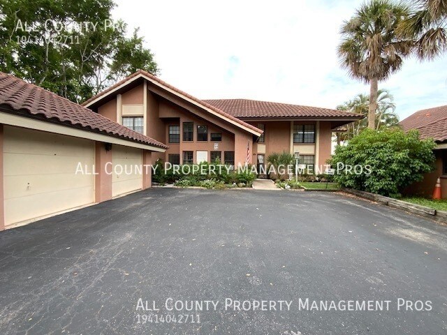 Primary Photo - 1st Floor/Pet Friendly/Quiet/Pool/Garage/N...