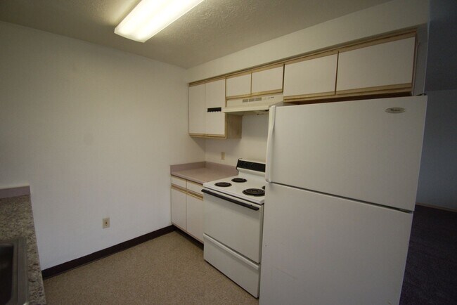 Building Photo - 3 Bedroom 1 Bath Upstairs Apartment