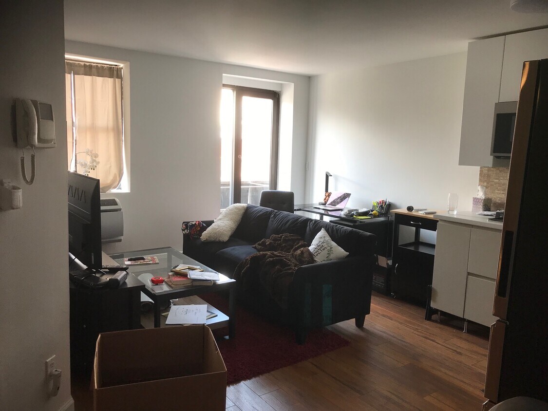 Primary Photo - 224 1st Ave