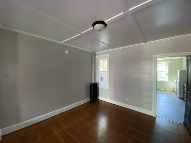 Building Photo - 824 W Princess St