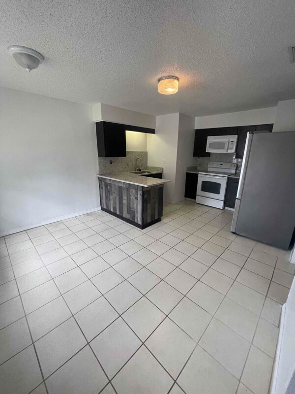 Primary Photo - 3520 Milner Dr S