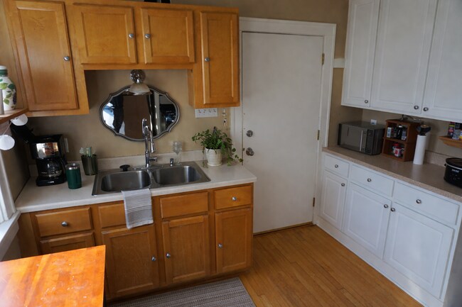 Foto del edificio - 3009 N Frederick Ave