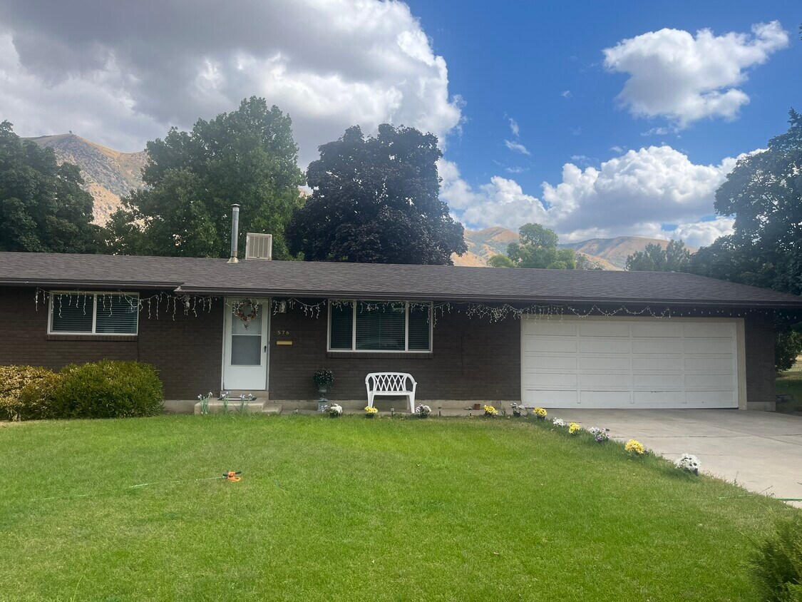 Primary Photo - 576 N 200 E