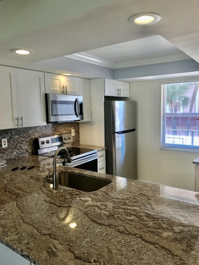 Building Photo - 911 Gardenia Dr