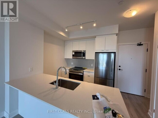 Building Photo - 430-430 Square One Dr