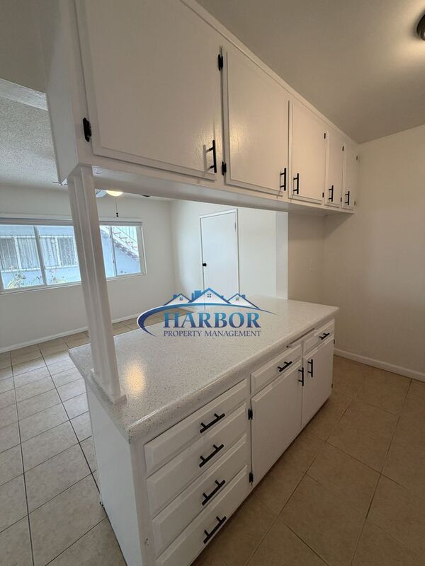 Building Photo - 22327 Moneta Ave