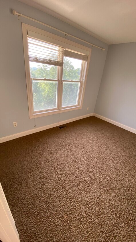 Foto principal - 10694 Maple Blvd