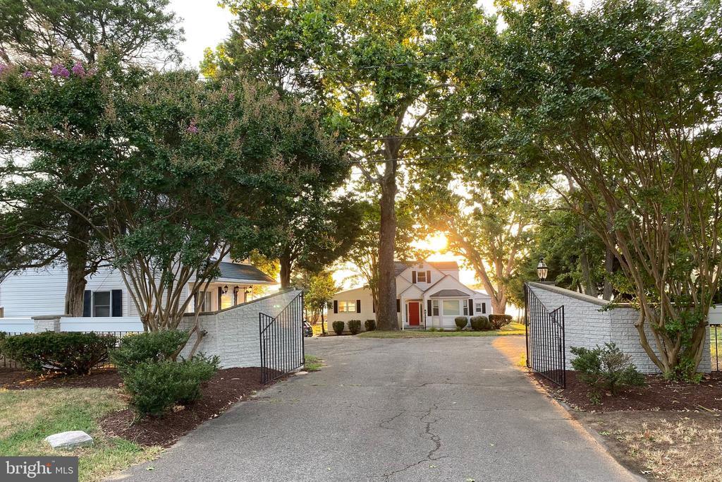Primary Photo - 531 Broadwater Rd