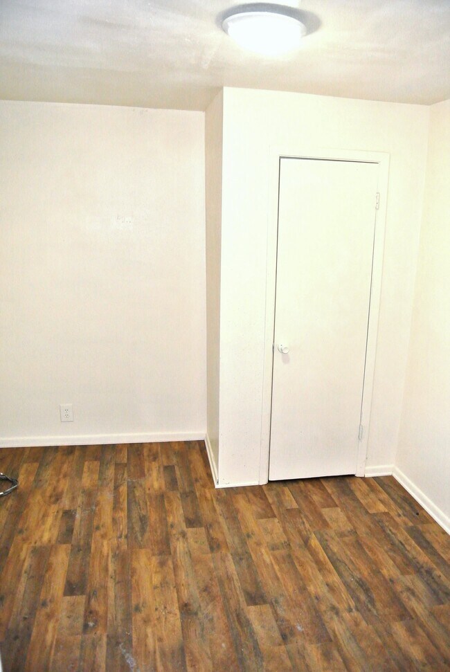Bedroom 2 - 124 S Lone Oak St