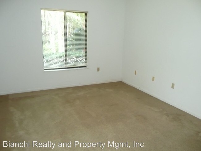 Building Photo - 1204 Pine Ridge Cir W