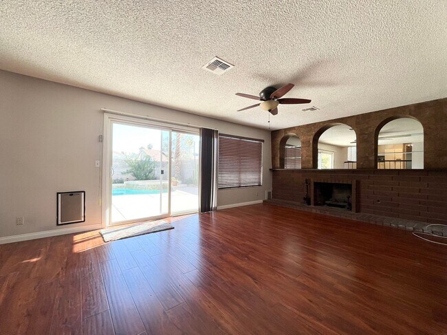 Foto del edificio - 4406 Flowerdale Ct