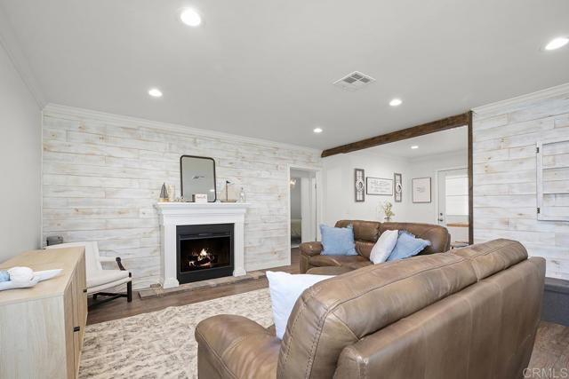 Foto del edificio - 586 Del Mar Ave