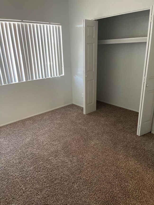 Photo - 2813 E Paradise Ln Apartment