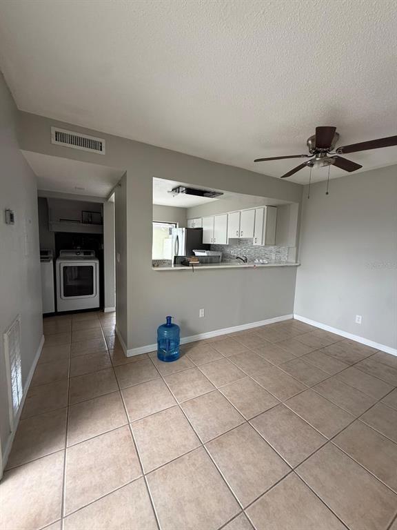 Foto del edificio - 5104 Springwater Ct