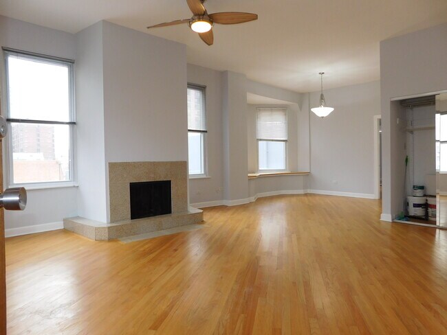 Foto del edificio - 1039 N LaSalle Dr