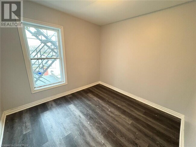 Building Photo - 18 Barnesdale Ave N