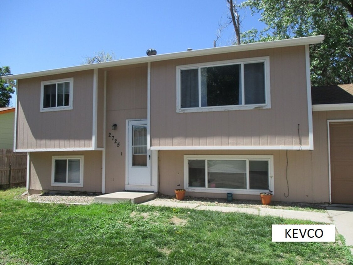 Primary Photo - Split-Level Home with Large Eat-In Kitchen