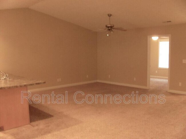 Building Photo - 108 S Carbon St