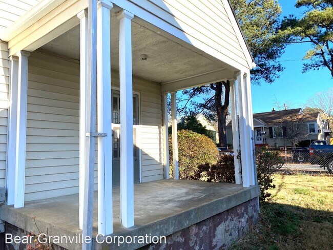 Building Photo - 2 br, 1 bath House - 706 Hill Top Dr.