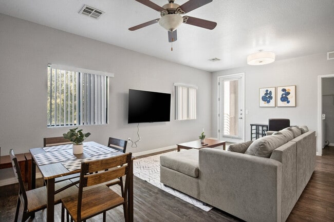 Building Photo - 14 W Villa Rita Dr