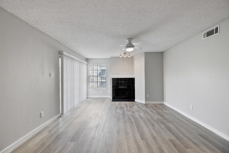 Foto principal - 11011 Woodmeadow Pkwy