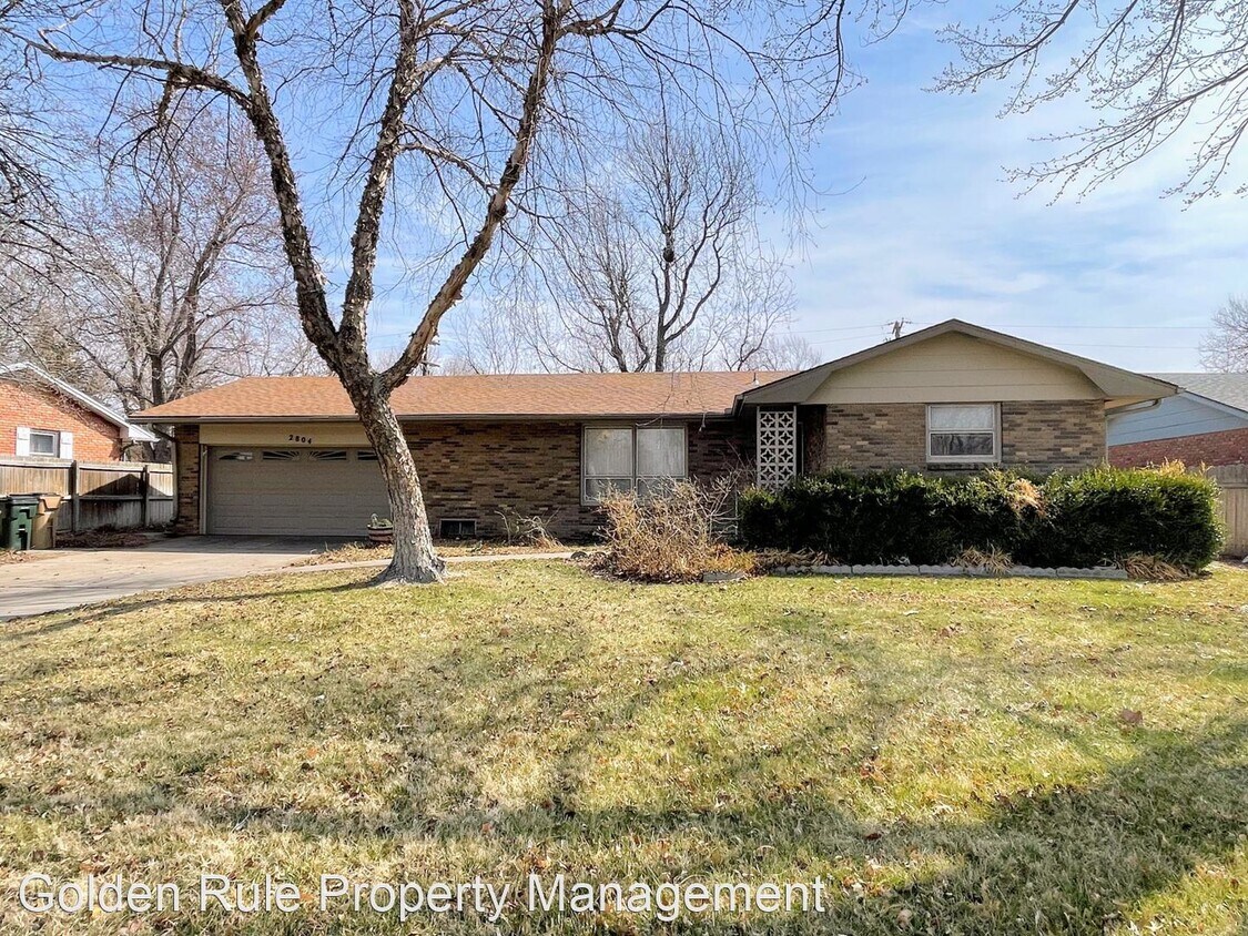 3 br, 1.5 bath House 2804 N Bel Aire Rd House Rental in Hutchinson