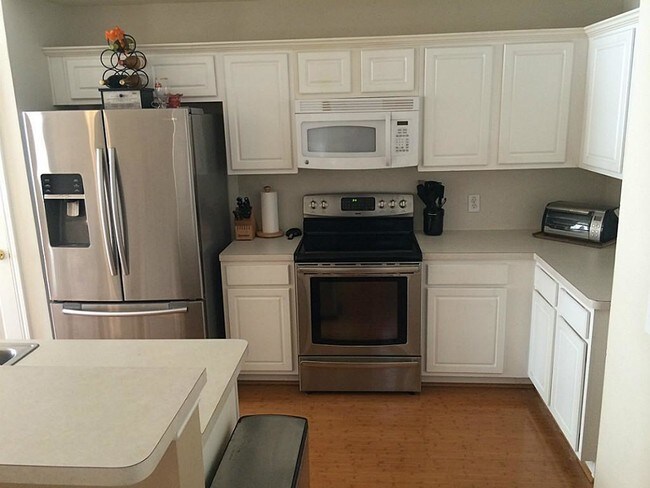Building Photo - 11 Yarrow Ct