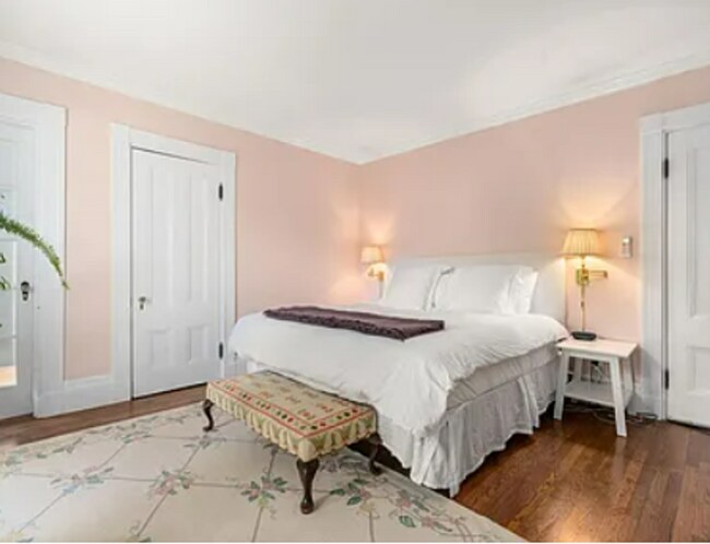 Building Photo - 7/1 Beatiful, elegant Pine Hill single fam...