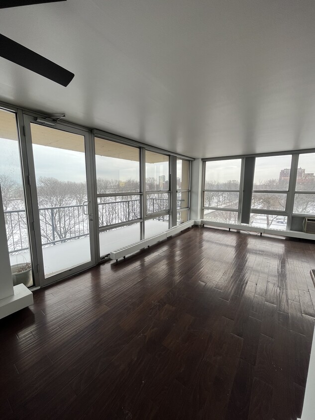 Foto principal - 6730 S South Shore Dr