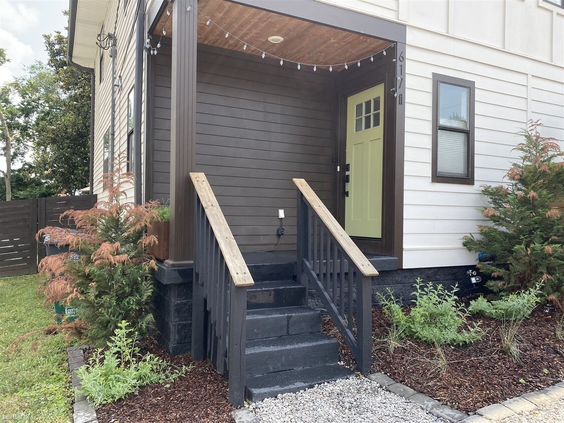 2 br, 1.5 bath Townhome 617A Moore Avenue Townhome Rentals in Nashville TN