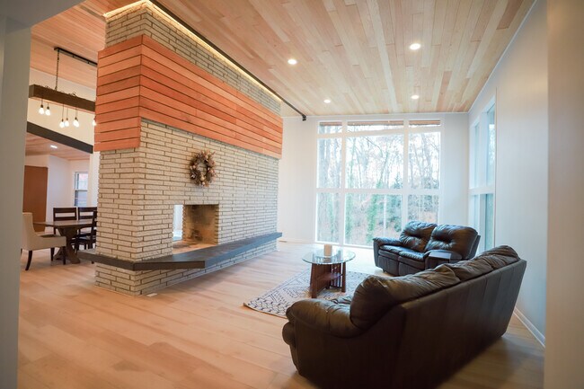 Living area - 3916 Malcolm Ct