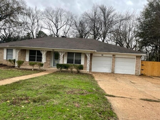 Building Photo - 2830 Clark Ln