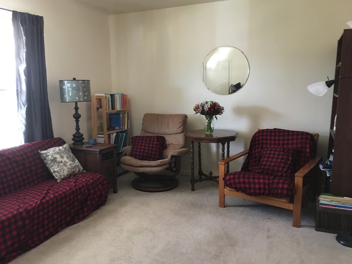 Primary Photo - 1028 N Atherton St