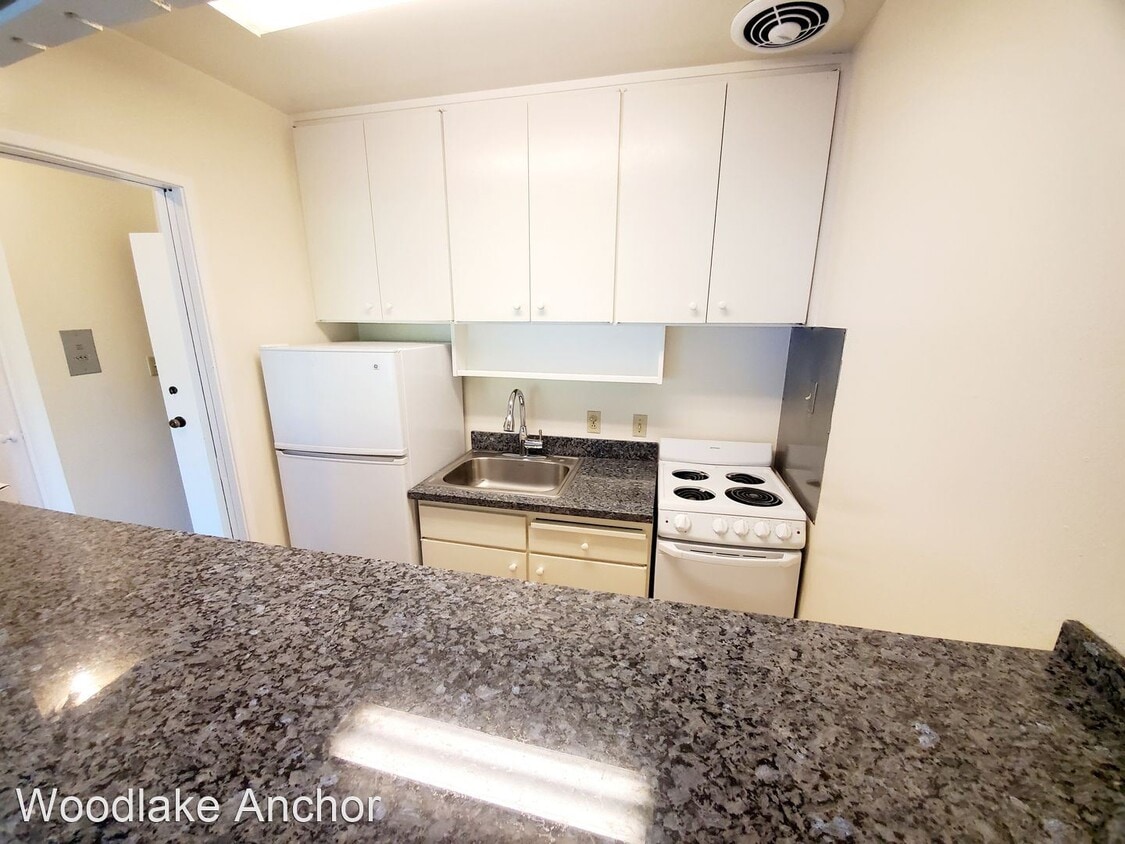 Primary Photo - Studio, 1 bath House - 928 Peninsula Ave. ...