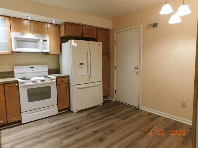 Building Photo - 3 br, 2.5 bath Townhome - 4702 Woodglen Ct