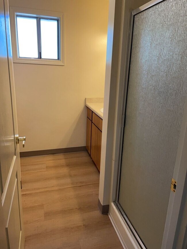 Building Photo - Newly updated - 3 Bedroom 1.5 Bath 2 Car G...