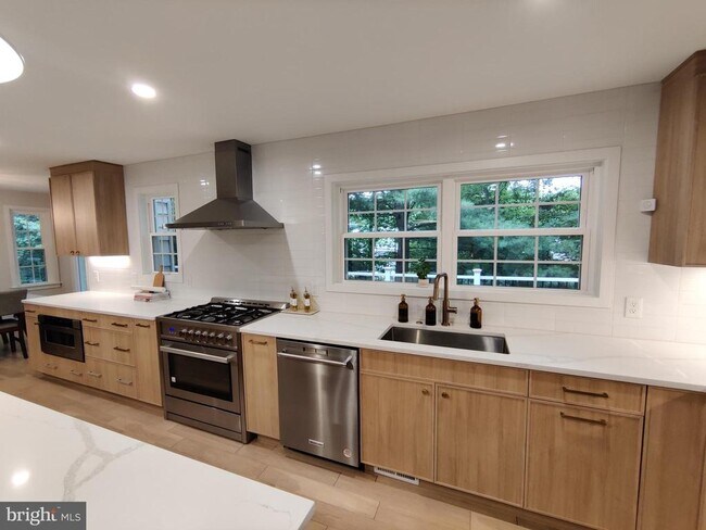 Foto del edificio - 9051 Laurel Hill Ct