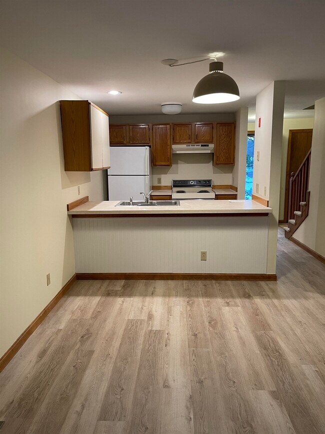 50 Glengarry Dr Unit 50, Stratham, NH 03885 Condo for Rent in