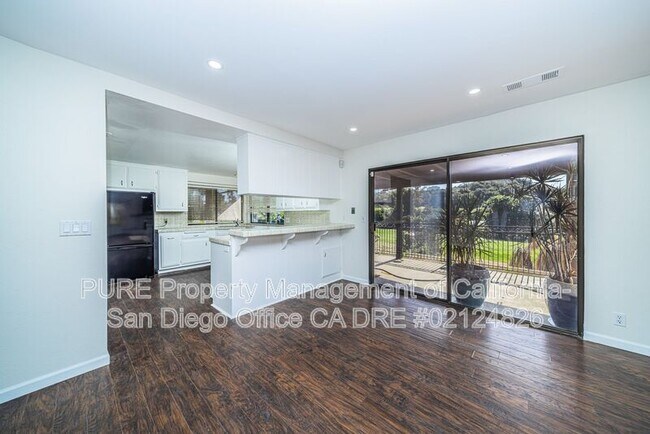 Building Photo - 10563 Meadow Glen Way E