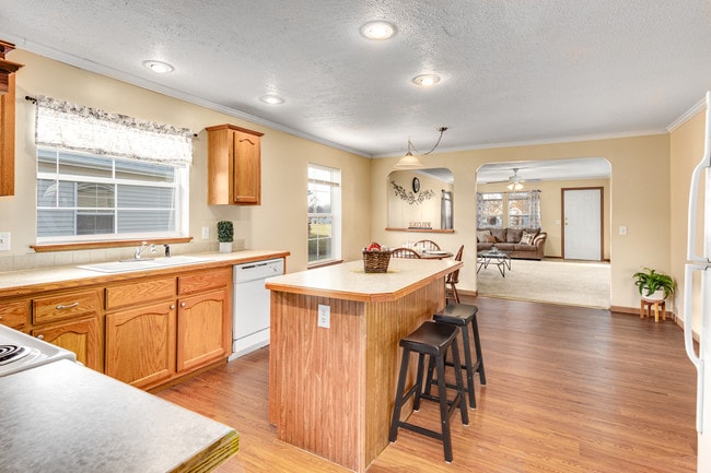 Building Photo - Woodfall Villas