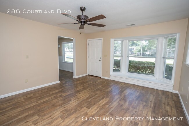 Foto del edificio - Updated Eastlake Ranch