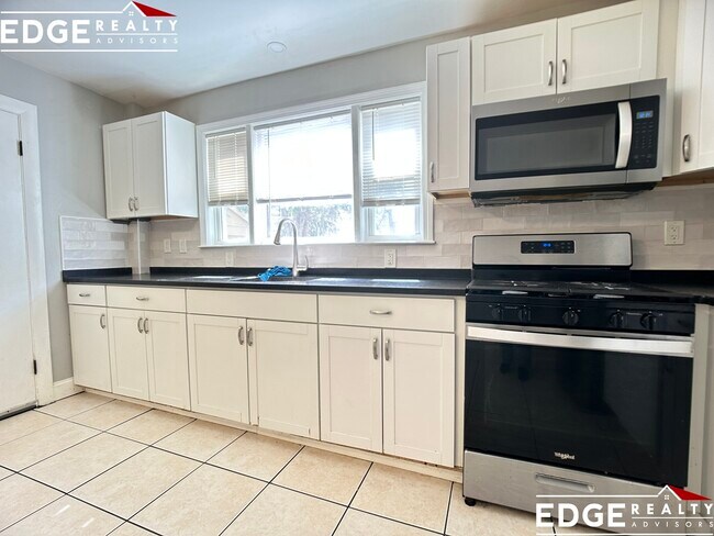 Building Photo - 61 Clinton St