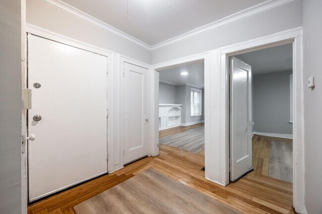 Foto del edificio - 6304 N Oakley Ave