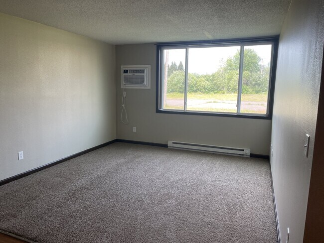 Building Photo - Charming 2 Bed/1 Bath Apartment in Eveleth...