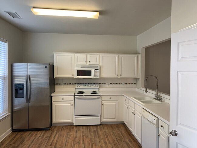 Foto del edificio - Spacious Townhome located in the "Willomer...