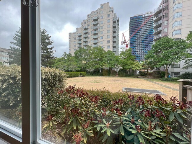 Photo du bâtiment - 4990 McGeer St