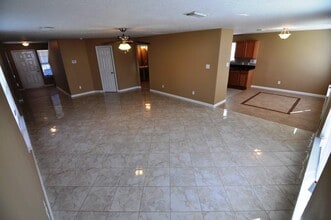 Building Photo - 21935 Hemlock Park Dr