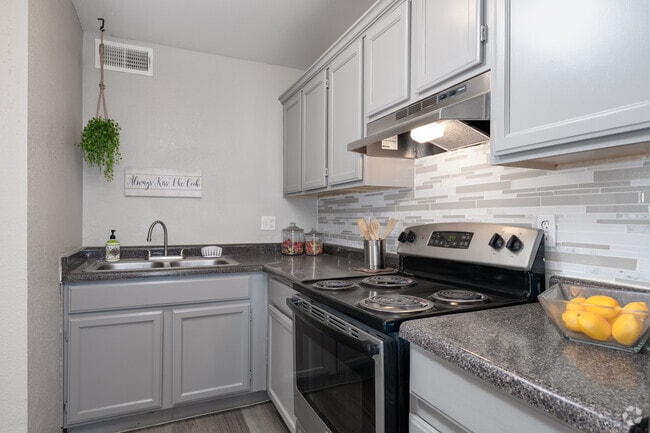 2BR, 1BA - 675SF - Kitchen - San Marcos Apartment Homes